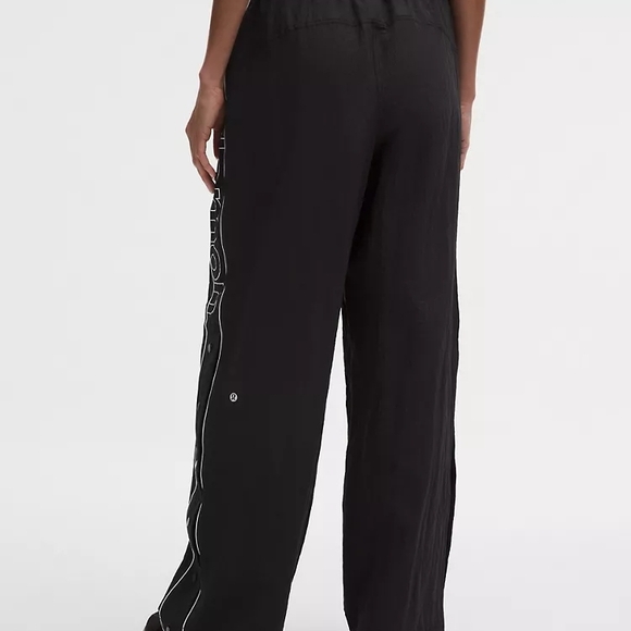 NWT Lululemon Crinkle Nylon Mid-Rise Track Pant
Wordmark - Picture 2 of 8